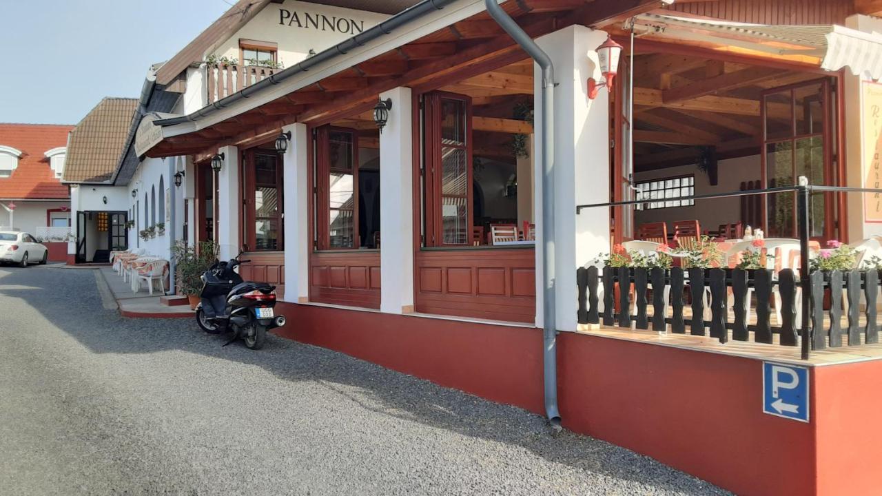 Pannon Vendégház Pannonhalma Esterno foto